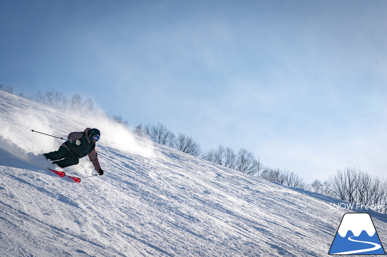カムイスキーリンクス｜この上ないほど澄んだ青空と極上のパウダースノー。やっぱり『カムイ』は外れない！